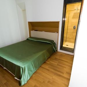 Camera con letto king size
